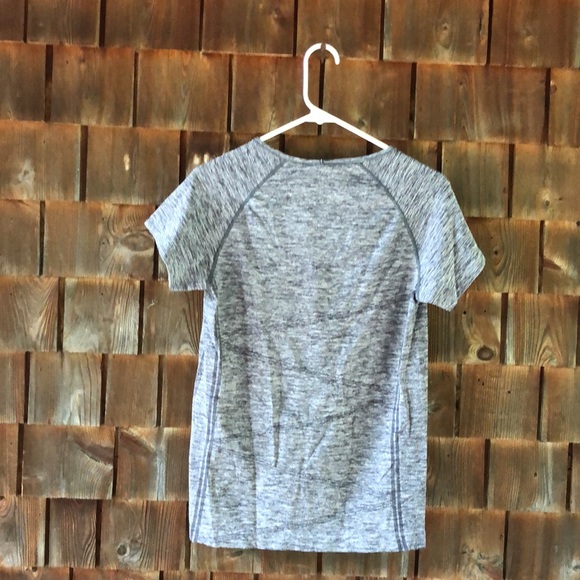 Yoga tee - Picture 2 of 3